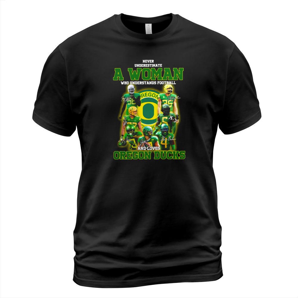 Never underestimate a woman who football and loves Oregon Ducks shirt T-Shirt Unisex